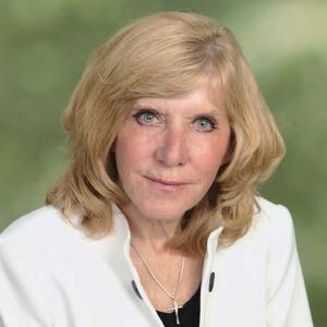 Dr. Jacqueline Hoynes